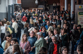 ep decenas de personas esperan tras el retraso o cancelacion en sus trenes en la estacion de puerta ep decenas de personas esperan tras el retraso o cancelacion en sus trenes en la estacion de puerta