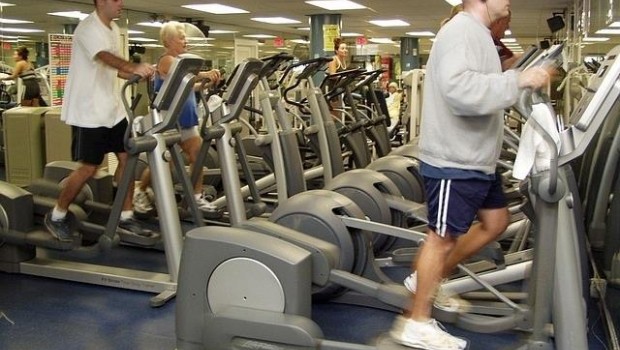 ep ejercicio gimnasio eliptica sudar
