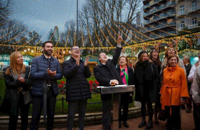 ep el alcalde de vigo abel caballero junto a varios concejales inaugura el encendido del mercadillo
