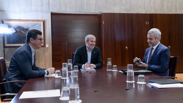 ep el consejero de obras publicas del gobierno de canarias pablo rodriguez el presidente del