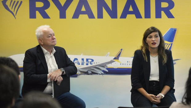 ep el consejero delegado de ryanair eddie wilson y la country manager en espana y portugal elena