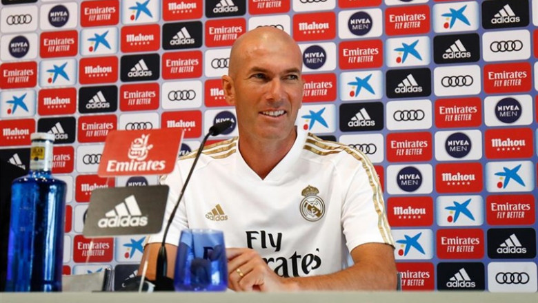 El entrenador del Real Madrid, Zinedine Zidane, en rueda de prensa. | Óscar J.Barroso - Europa Press ep el entrenador del real madrid zinedine zidane en rueda de prensa