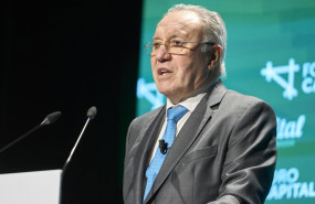 ep el presidente de sidenor mirai y talgo jose antonio jainaga en el transcurso de un encuentro de