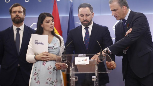 ep i-d portavozvoxcongresolos diputados ivan espinosalos monteros la diputada macarena olona lidervox santiago abascal ysecretario generalvox javier ortega smith duranteruedaprensacongresolos