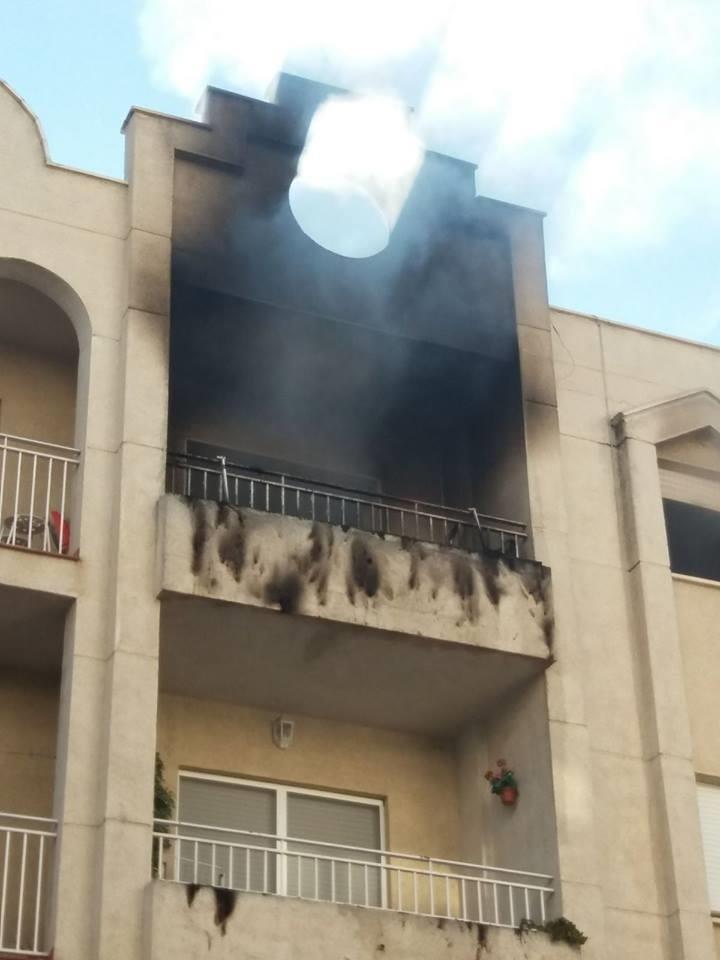 Incendio en la calle Reina Fabiola en que ha muerto un bebé | 112 ANDALUCÍA ep incendiola calle reina fabiolaquemuertobebe