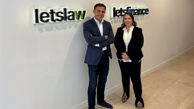 ep jose maria banos fundador y ceo de la letslaw y silvia altieri consejera delegada de letsfinance