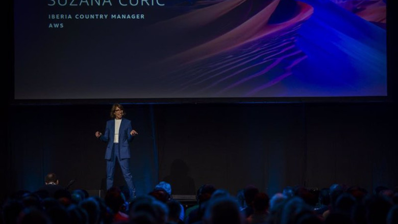 ep la country lead de aws en iberia suzana curic en el escenario de aws madrid summit 2024 ep la country lead de aws en iberia suzana curic en el escenario de aws madrid summit 2024