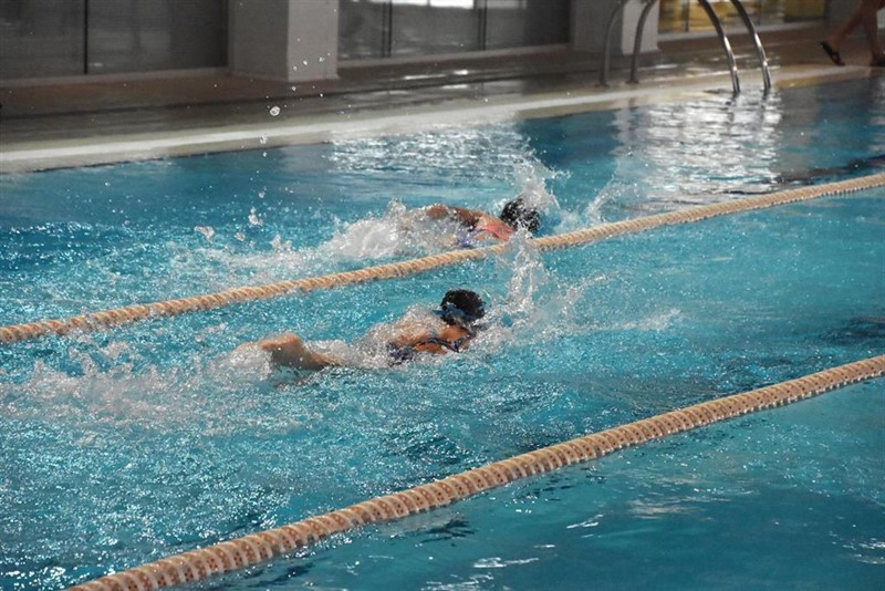 ep la natacion clave para evitar dolores de espalda y patologias como la escoliosis