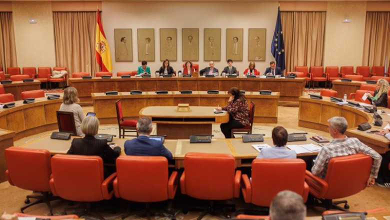 ep la vicepresidenta primera de la comision esther padilla ruiz 1i y la presidenta de la comision ep la vicepresidenta primera de la comision esther padilla ruiz 1i y la presidenta de la comision