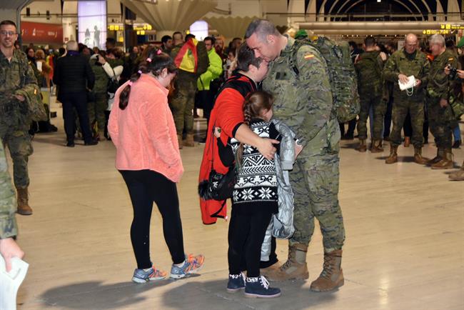 ep los militares cordobesesdespidensus familiaspartirletonia