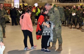 ep los militares cordobesesdespidensus familiaspartirletonia