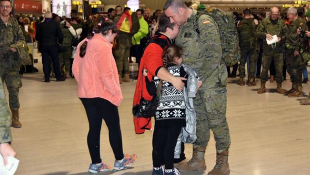 ep los militares cordobesesdespidensus familiaspartirletonia