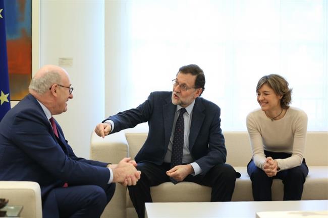 Mariano Rajoy e Isabel García Tejerina con Phil Hogan | EUROPA PRESS ep mariano rajoy e isabel garcia tejerinaphil hogan