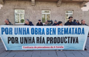 ep miembros de la cofradia de pescadores de a coruna en una concentracion ante la delegacion del