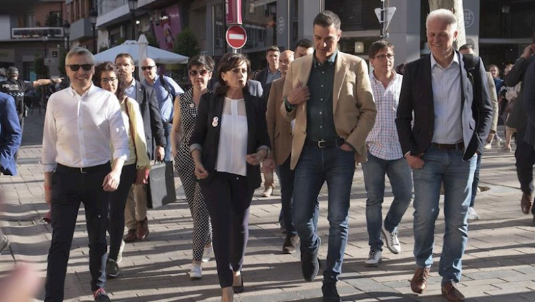 ep pedro sanchez concha andreu y pablo hermoso de mendoza en un acto del psoe en logrono