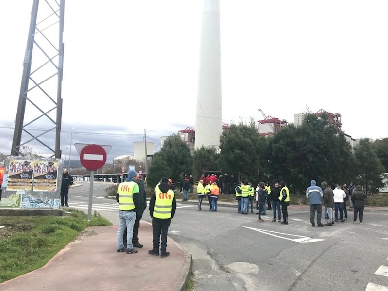 ep piquetes situados en las proximidades al acceso a endesa en as pontes ep piquetes situados en las proximidades al acceso a endesa en as pontes