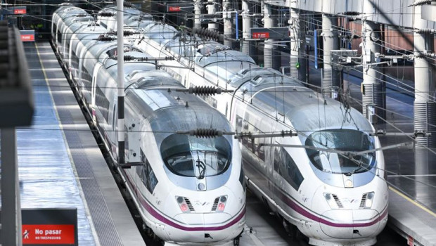 ep trenes ave durante la segunda operacion salida con motivo de la semana santa 2026 en la estacion