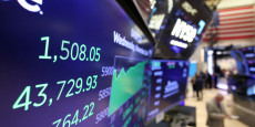les traders travaillent sur le parquet de la bourse de new york 