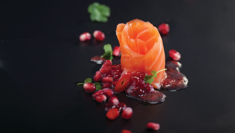 smoked salmon with spicy raspberry sauce and pomegranate 20251217151330 