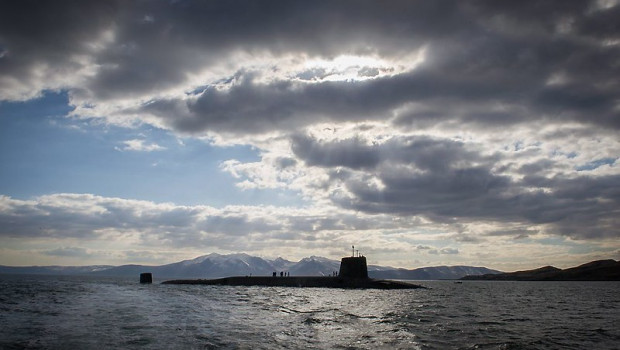 submarine dl uk royal navy sub defence military