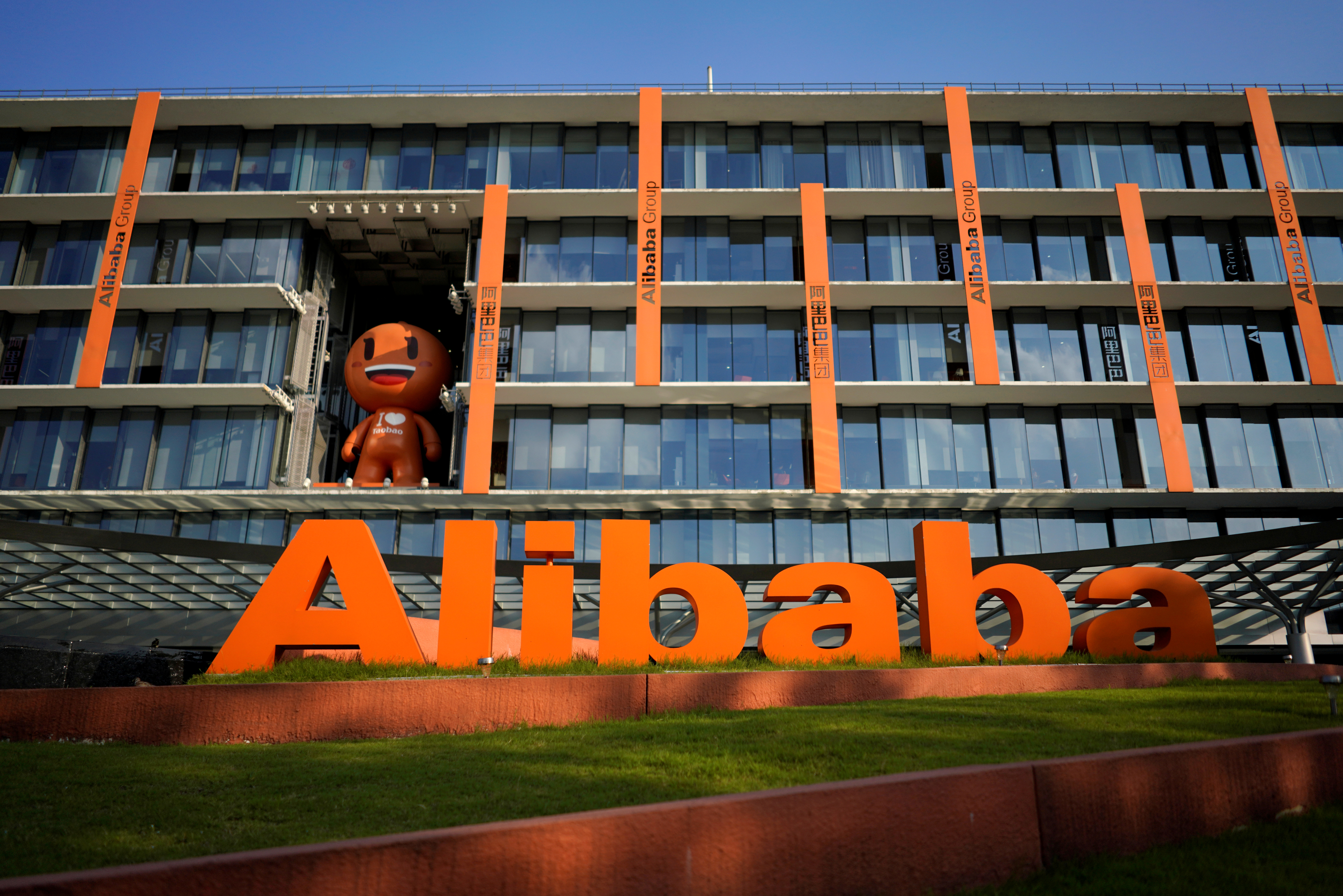 Alibaba, lista para cotizar en Hong Kong en medio de las protestas y la guerra comercial