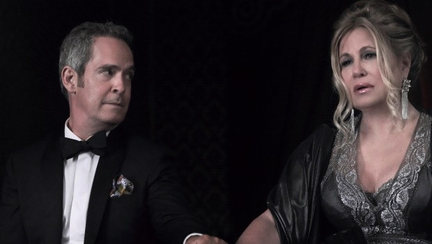 Tom Hollander and Jennifer Coolidge in White Lotus