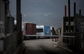 ep archivo camiones parados durante un corte de la a 9 francesa por una protesta de agricultores ep archivo camiones parados durante un corte de la a 9 francesa por una protesta de agricultores