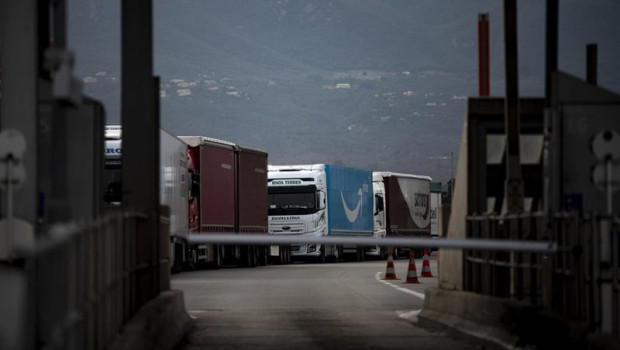 ep archivo camiones parados durante un corte de la a 9 francesa por una protesta de agricultores ep archivo camiones parados durante un corte de la a 9 francesa por una protesta de agricultores