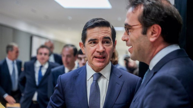 ep archivo el presidente del bbva carlos torres vila i y el ministro de economia comercio y ep archivo el presidente del bbva carlos torres vila i y el ministro de economia comercio y