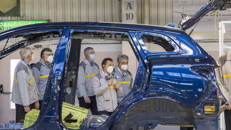 Archivo - Imagen de archivo de una visita a la factoría de Renault en Palencia por parte de directivos de la compañía. | RENAULT - Archivo ep archivo imagen de archivo de una visita a la factoria de renault en palencia por parte de