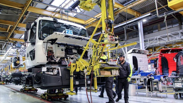 ep archivo   imagen de una factoria de renault trucks