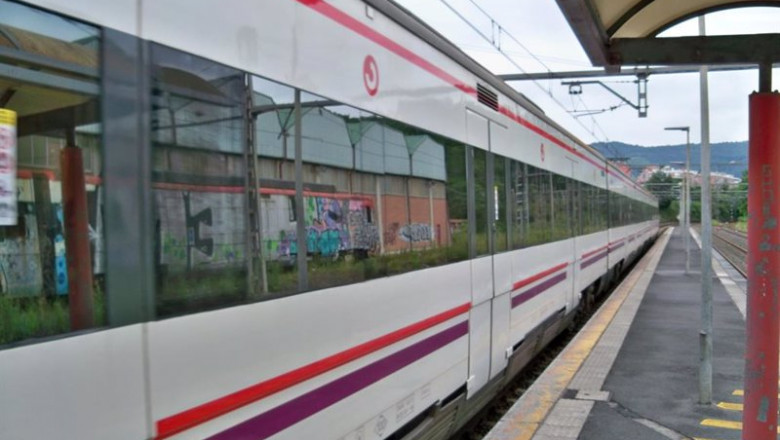 ep archivo tren de renfe cercanias bilbao ep archivo tren de renfe cercanias bilbao