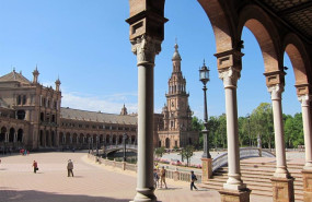 ep archivo   turistas en la plaza de espana de sevilla