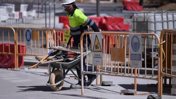 ep archivo   un obrero trabaja en una obra a 10 de mayo de 2023 en madrid
