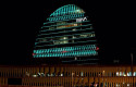 ep edificio la vela de bbva iluminada de verde