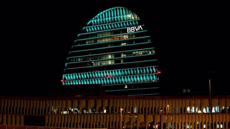 ep edificio la vela de bbva iluminada de verde ep edificio la vela de bbva iluminada de verde