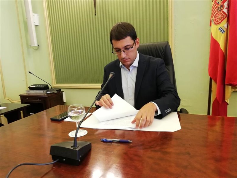 ep el conseller de modelo economico turismo y trabajo iago negueruela en comparecencia parlamentaria