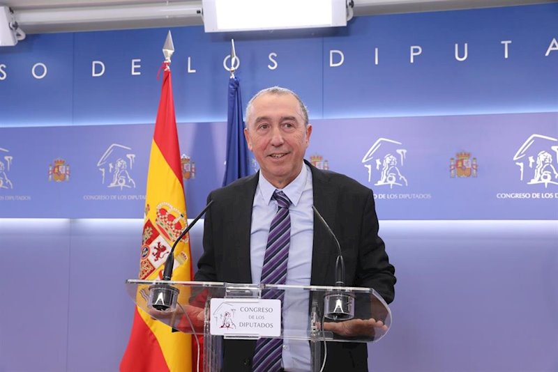 ep el diputado de compromis joan baldovi ofrece una rueda de prensa en el congreso de los diputados