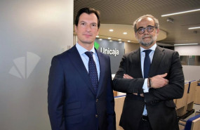 ep el director de pymes negocios y productos de empresa de unicaja santiago casanova izquierda y el