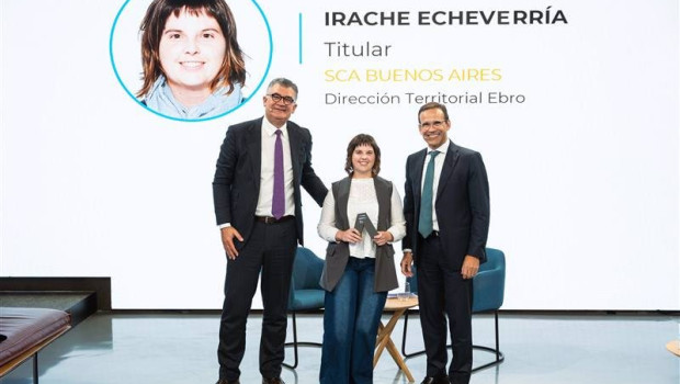 ep el diretor comecial de negocios de caixabank toni rodriguez la emprendedora irache echeverria y
