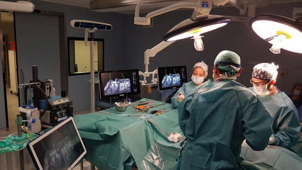 ep el hospital universitario rey juan carlos realiza con exito su primera artrodesis lumbar