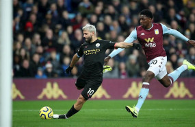ep el jugador del manchester city sergio kun aguero y el del aston villa kortney hause