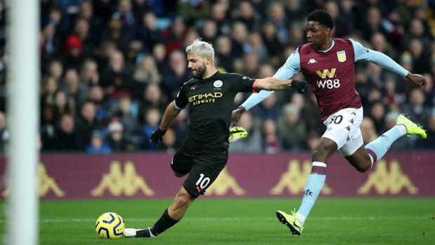 ep el jugador del manchester city sergio kun aguero y el del aston villa kortney hause