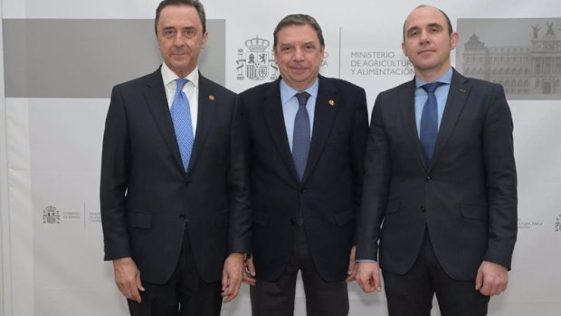 ep el ministro de agricultura pesca y alimentacion luis planas junto a directivos de covap y central