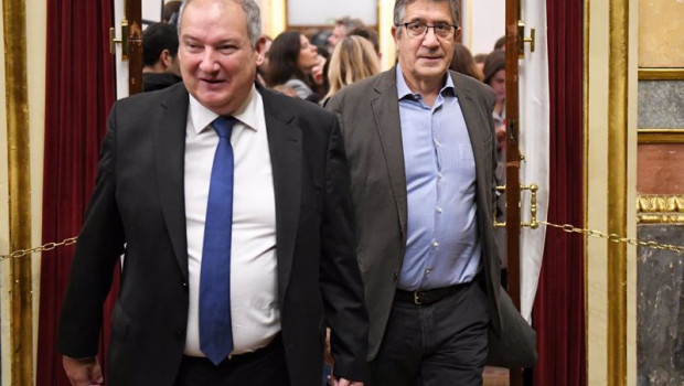 ep el ministro de industria jordi hereu i y el portavoz del psoe patxi lopez d llegan a un pleno en