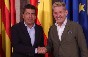 ep el president de la generalitat carlos mazon y el el ceo de seat y cupra wayne griffiths en una