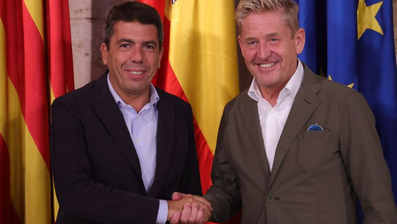 ep el president de la generalitat carlos mazon y el el ceo de seat y cupra wayne griffiths en una
