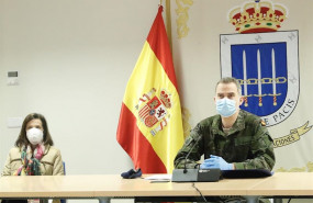 ep el rey felipe vi y la ministra de defensa margarita robles en el mando de operaciones