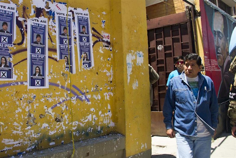 ep elecciones en un colegio electoral de bolivia