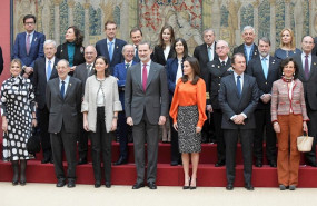 ep foto de familia junto a los reyes felipe vi y letizia con la soprano ainhoa arteta javier solana